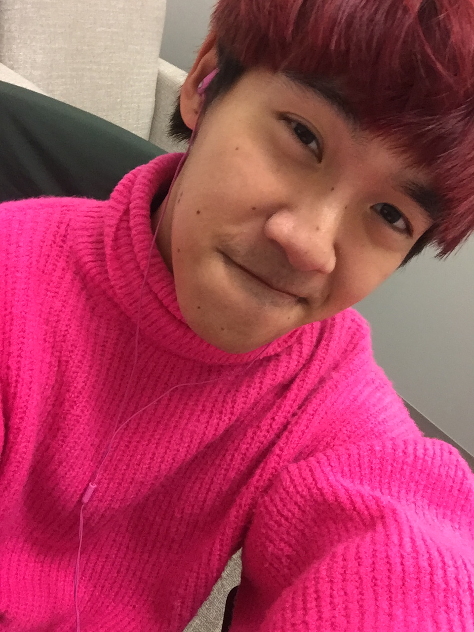 omg late 2019 pink sweater selfie.JPG